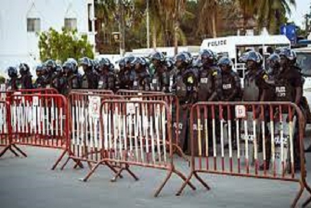 Procès Ousmane Sonko Vs Mame Mbaye Niang : À Rebeuss, les barricades de sécurité irritent les populations