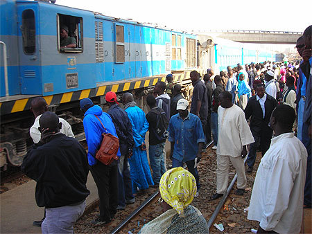 Après des années d’arrêt : Le train entre en gare à Tamba